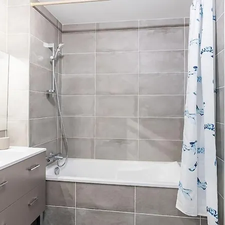 Le Barcelone, Beau T2, Clim, Terrasse,centre 아파트 *