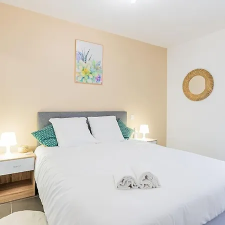 Apartment Le Barcelone, Beau T2, Clim, Terrasse,centre
