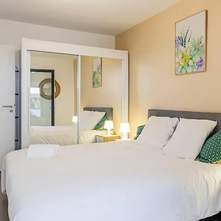 Le Barcelone, Beau T2, Clim, Terrasse,centre Apartment *